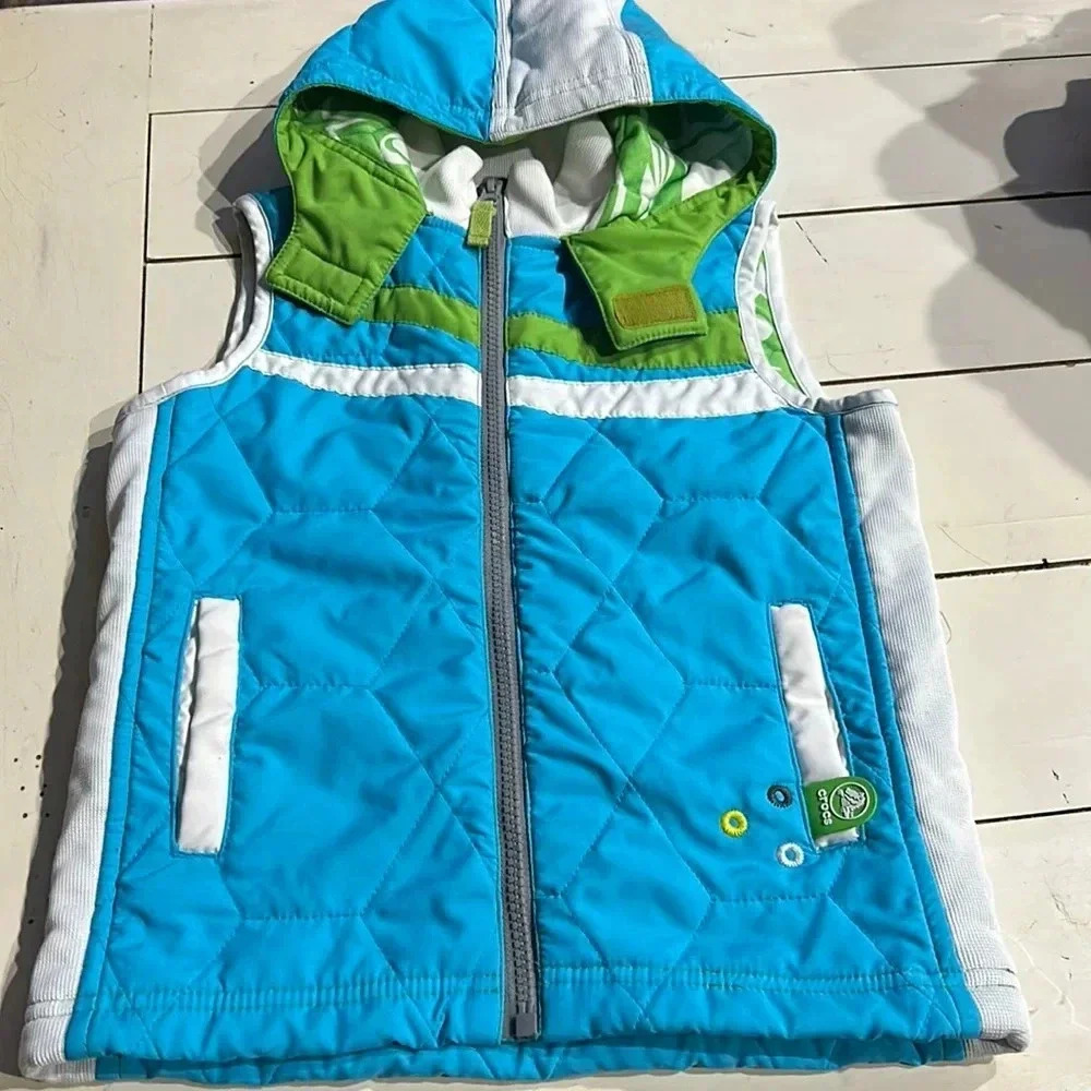 🐊Crocs size 5T vest